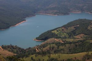 lago-de-furnas-morro-do-chapeu